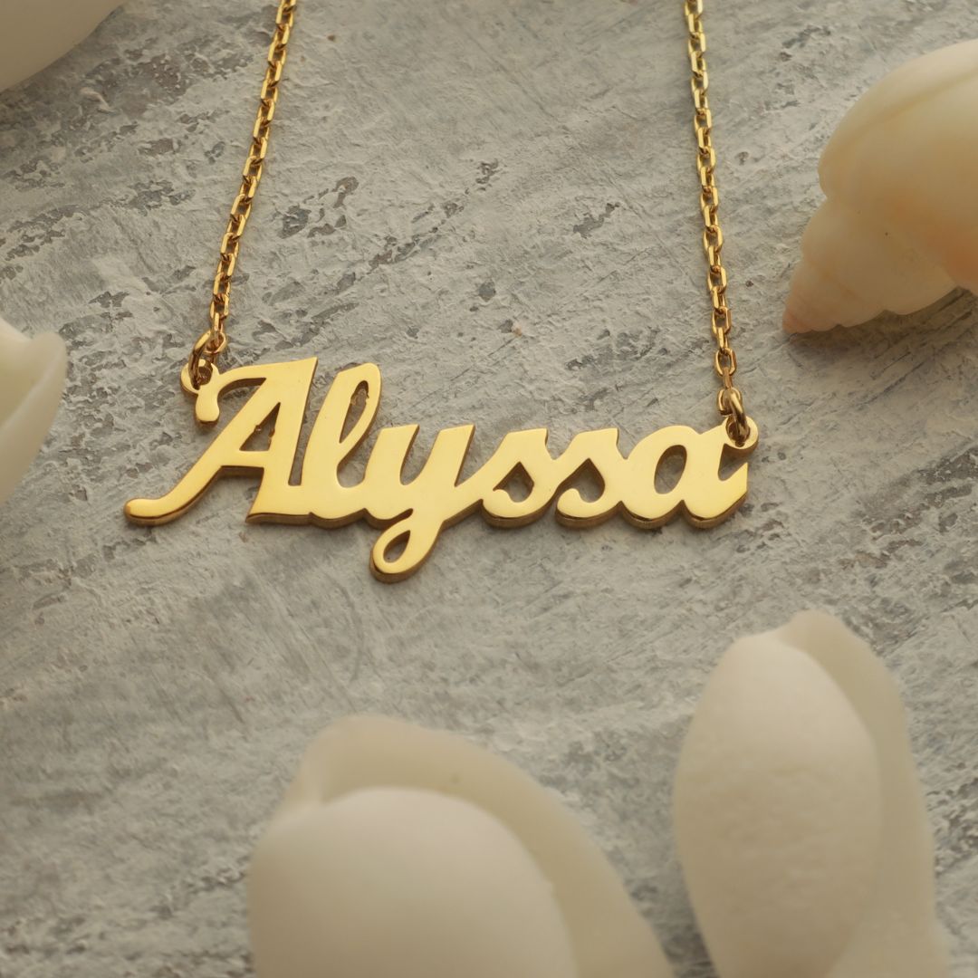 Dainty Nameplate Necklace