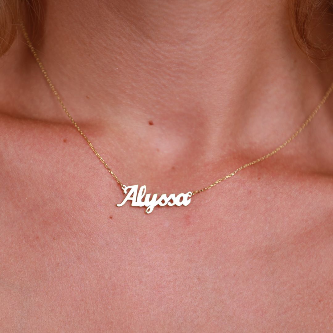 Dainty Nameplate Necklace