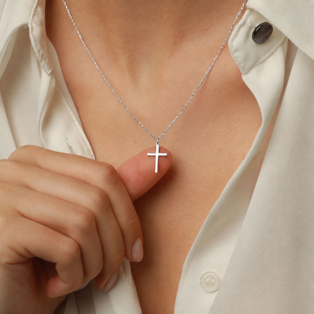 Cross Pendant Necklace in 925 Sterling Silver