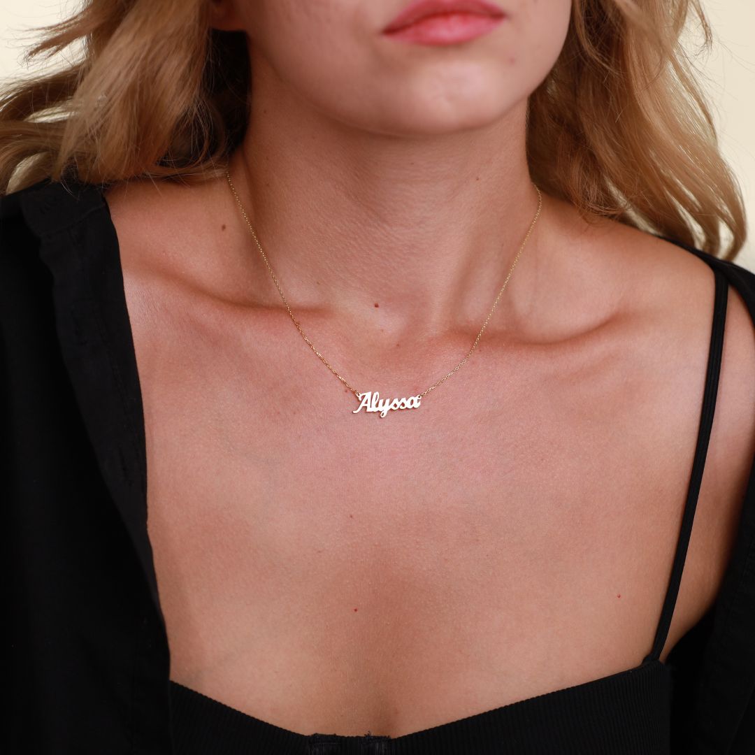 Dainty Nameplate Necklace